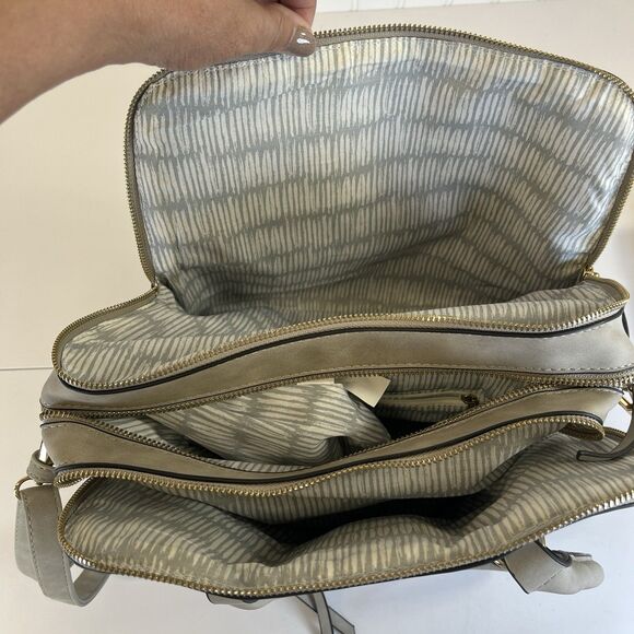 Gray Faux Leather Triple Compartment Fringe Purse. Removable Shoulder Strap - Picture 10 of 12